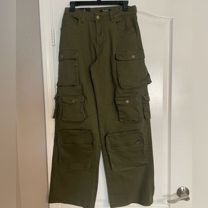 New wide leg cargo pant, with tags